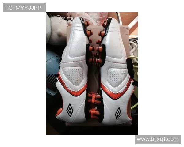 穿斯凯奇足球鞋的球星如何在赛场上实现突破与创新