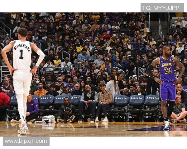 《揭开足球最强球星卡的神秘面纱探索顶级球员收藏价值与市场潜力》 《揭开足球最强球星卡的神秘面纱探索顶级球员收藏价值与市场潜力》